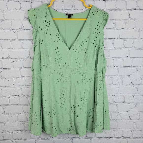 Torrid Size 1 Green Eyelet Top - Picture 4 of 7